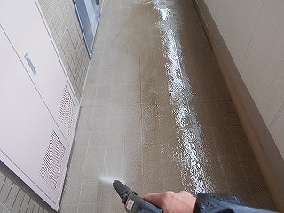高圧洗浄中