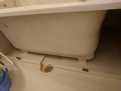 浴槽エプロン内のクリーニング後